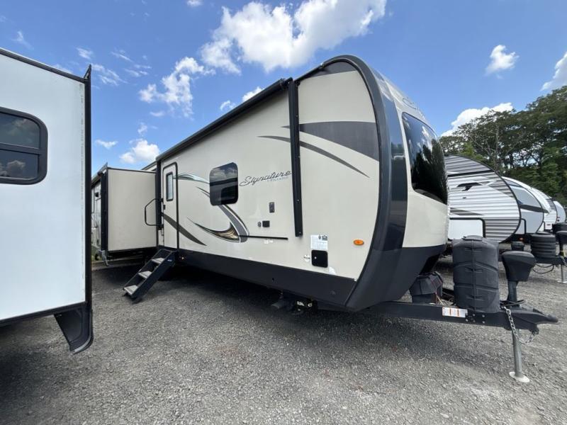 Used 2020 Forest River RV Rockwood Signature Ultra Lite 8332BS